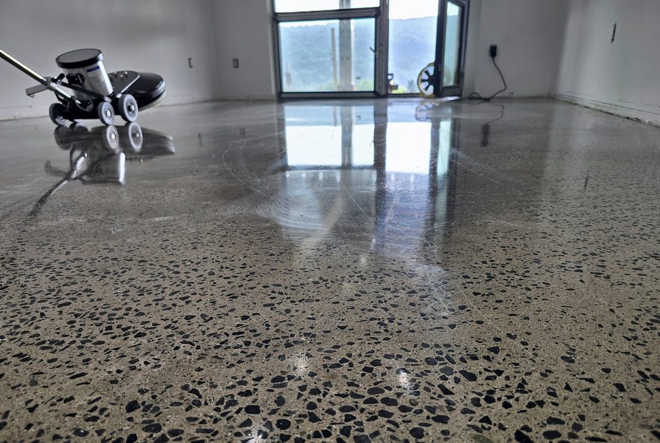 Planetary grinder on a polished floor, 2025