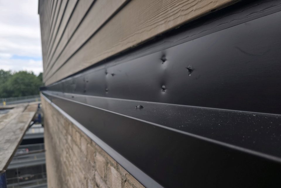Detail: cap flashing with hemmed drip edge
