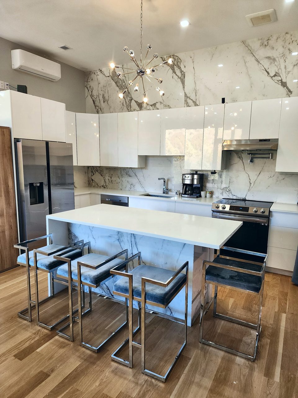 Kitchen with island